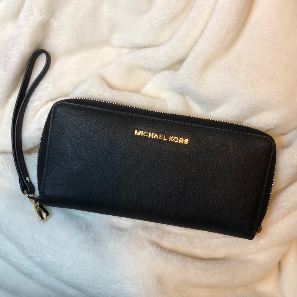 MICHEAL KORS SAFFIANO LEATHER CONTINENTAL WALLET